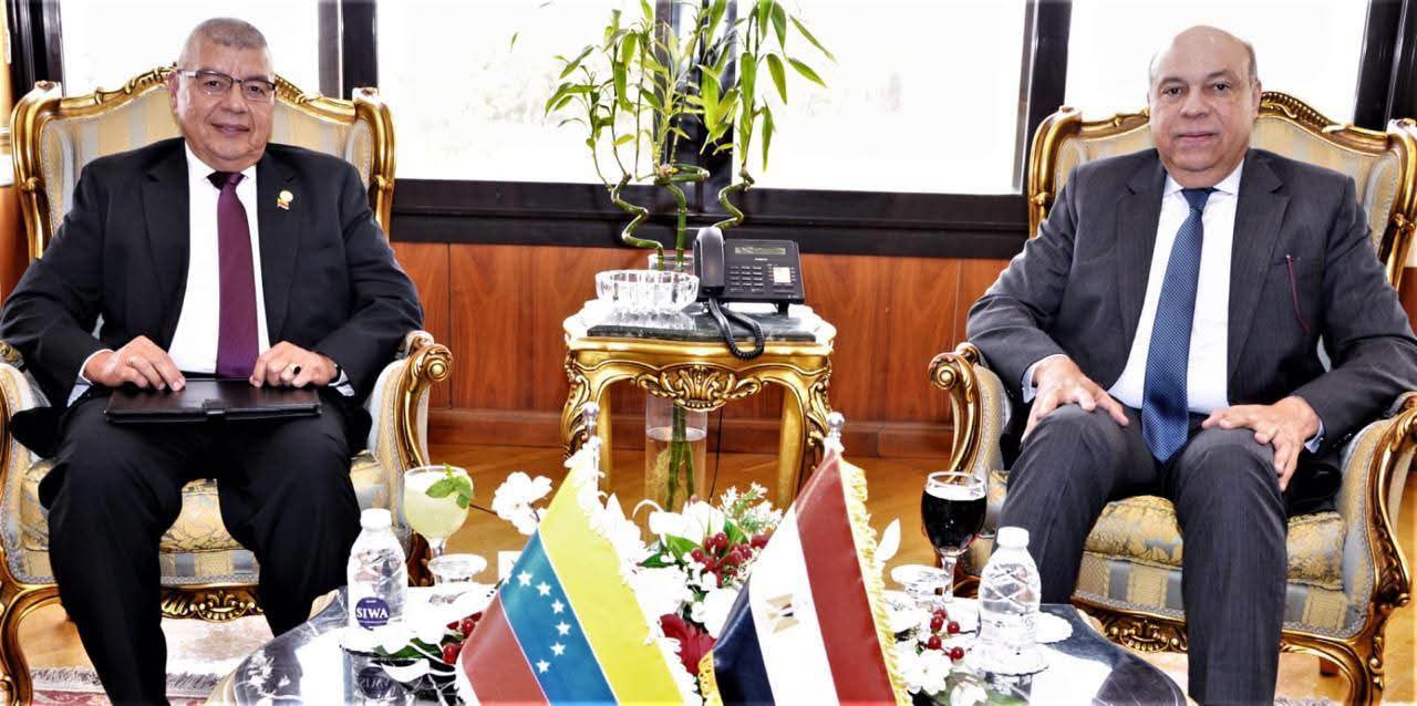 مصر وفنزويلا تبحثان استكمال اتفاقية النقل الجوي وتعزيز الربط بين البلدين