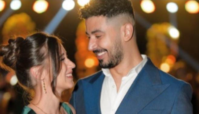 محمد أنور يحتفل بذكرى زواجه برسالة رومانسية.. تعرف
