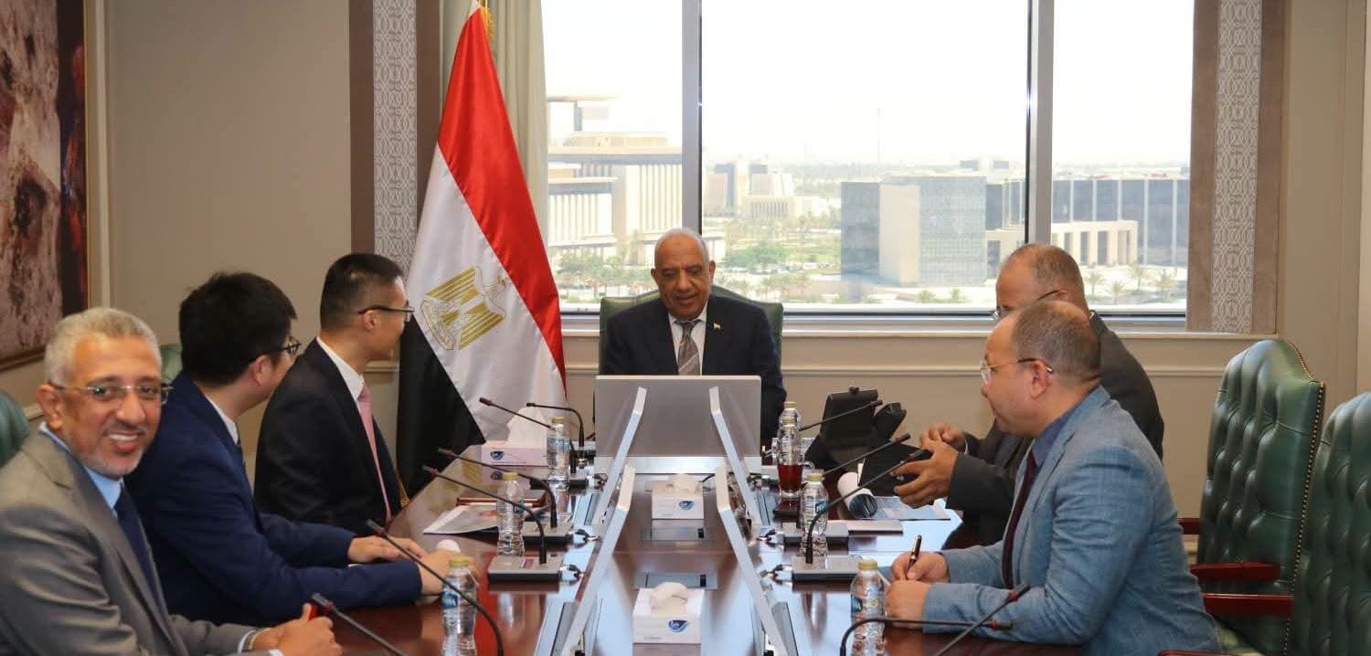 الكهرباء وهواوي تبحثان تصنيع بطاريات تخزين الطاقة ومحطات مستقلة بقدرة 4000 ميجاوات ساعة