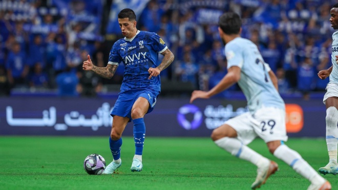 كانسيلو بين الهلال وبرشلونة.. الغموض يحيط بمصير الظهير البرتغالي