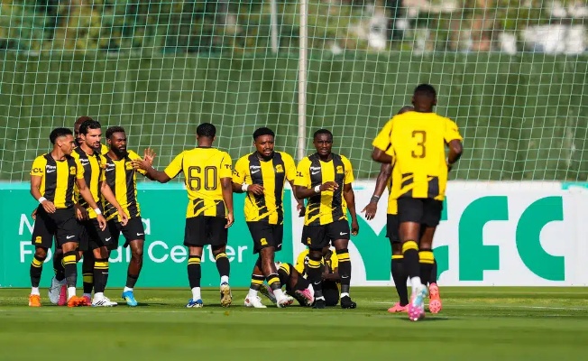 فيسينج يحتفل بتأهل الاتحاد السعودي ويكشف موقفه من الميركاتو