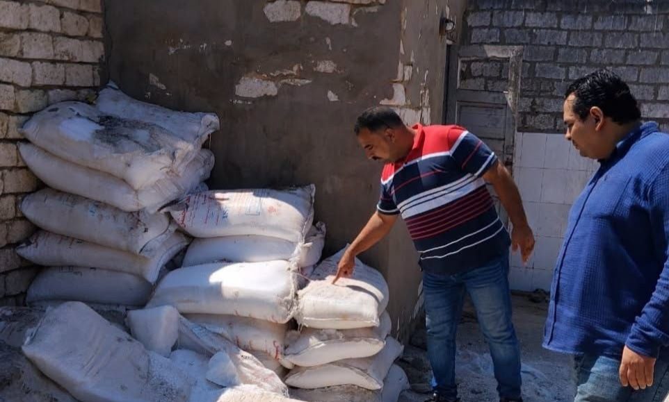 «صحة الشرقية» تضبط 3 أطنان ملح و1200 لتر ألبان وتغلق مصنعًا مخالفًا بالحسينية