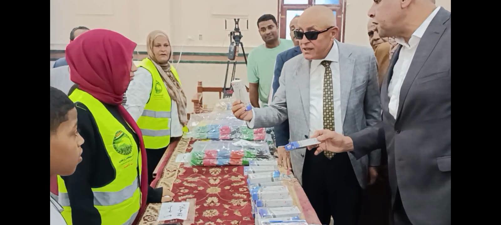 محافظ الأقصر يفتتح معرض «أهلاً مدارس» بالطود لتوفير المستلزمات الدراسية بتخفيضات 40%
