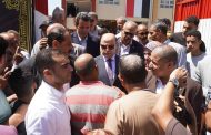 محافظ الغربية يلتقي أهالي قطور ميدانيًا ويستمع إلى مطالبهم: «أنا هنا لخدمتكم»