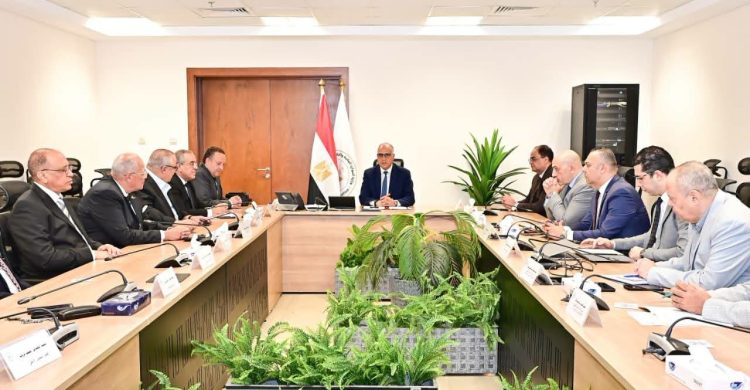 وزير الري يلتقي نقيب المهندسين لبحث تطوير منظومة العمل الهندسي وتحسين أوضاع المهندسين