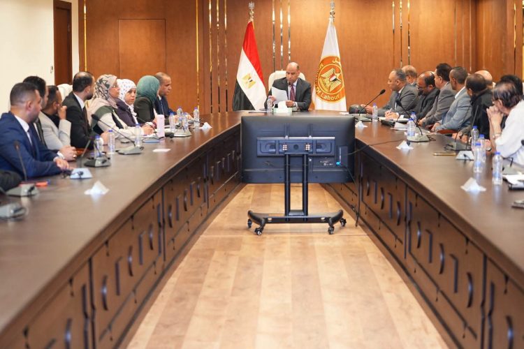 تحرك جديد من وزير العمل لتنظيم سوق العمالة بالخارج وفتح فرص دولية للشباب