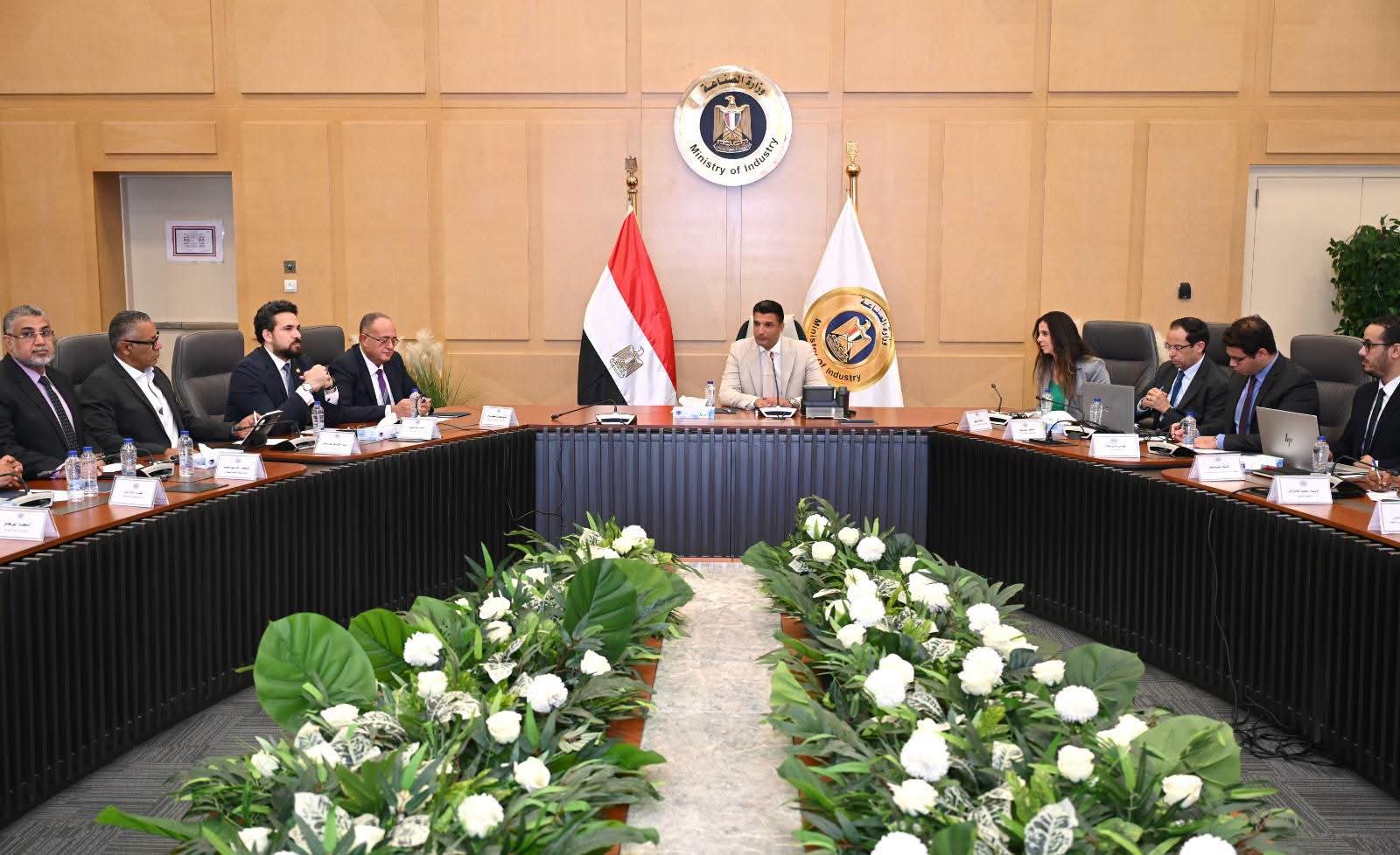 وزير الصناعة يبحث تطوير صناعة الأثاث وتعزيز حضور المنتج المصري بالأسواق العالمية