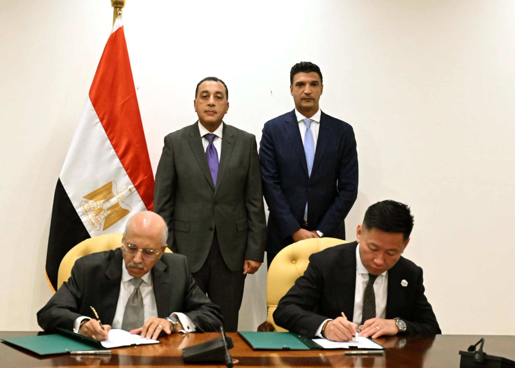 رئيس الوزراء يشهد توقيع عقد مصنع مصري لإنتاج البطاريات الكهربائية باستثمارات تتجاوز 2 مليار جنيه