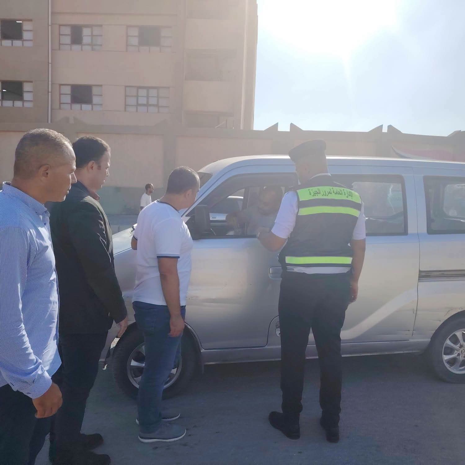 تحرك عاجل بعد تداول فيديو لسائق أمام مدرسة.. فحص 9 سائقين بـ6