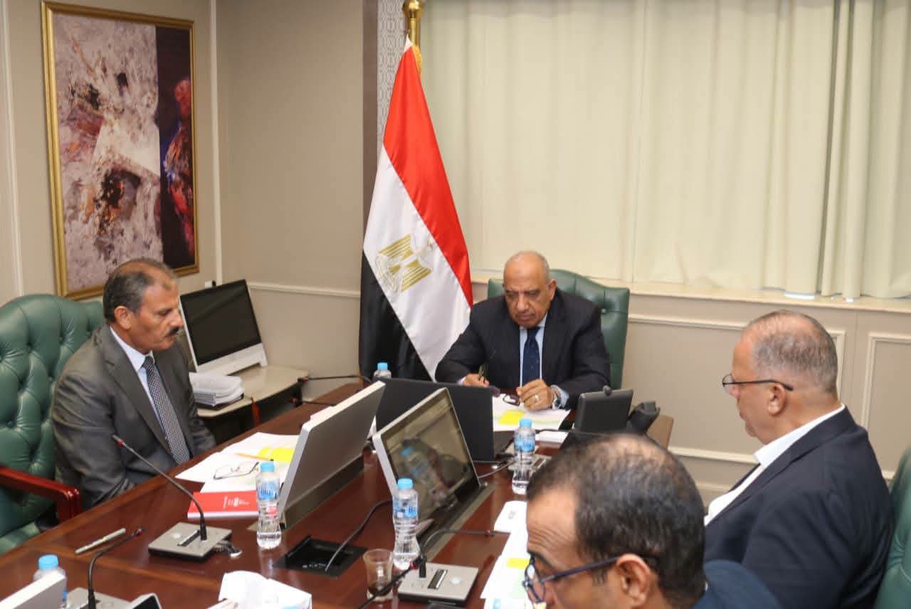 وزير الكهرباء يستعرض خطط تطوير الشبكة ومزيج الطاقة ضمن استراتيجية 2040
