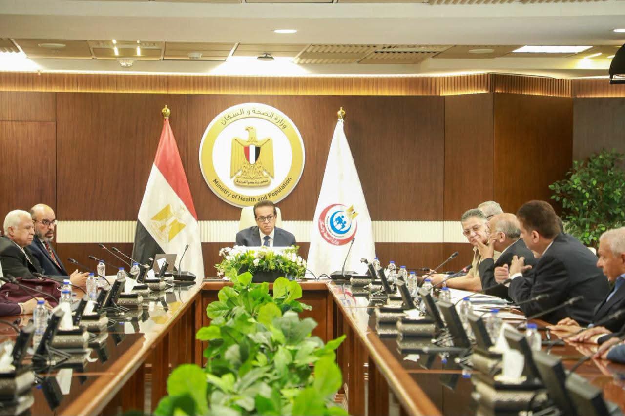 وزير الصحة يبحث توسيع قاعدة المتبرعين بالكلى من الأحياء