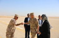 محافظ الوادي الجديد تبحث ترتيبات تكريم قدامى المحاربين وأسر الشهداء خلال زيارة جمعية المحاربين القدماء