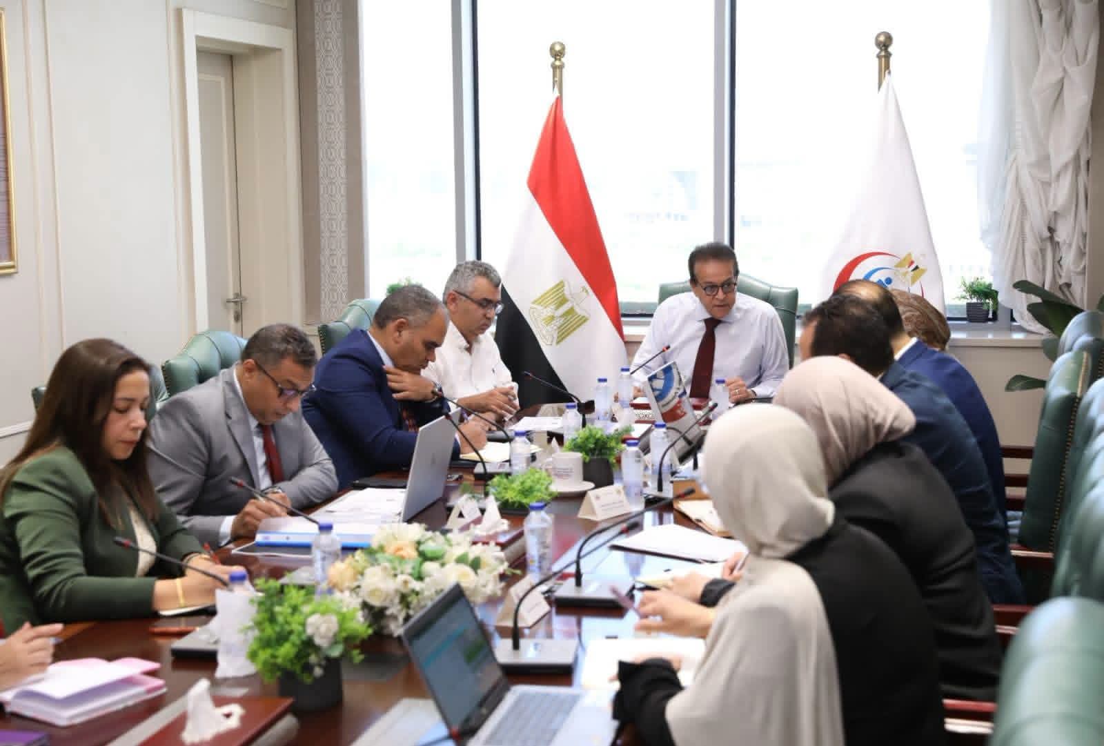 وزير الصحة يوجه بتسريع 3 وحدات لزراعة النخاع و17 مشروعًا طبيًا جديدًا