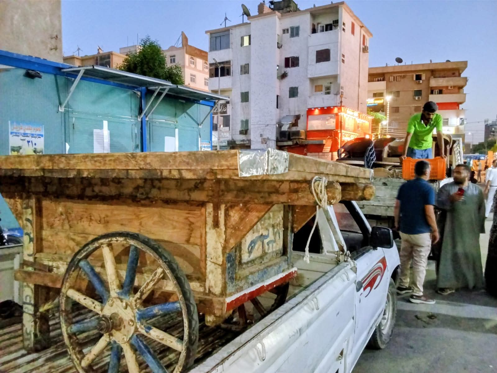 رفع 417 مخالفة إشغال بحي شرق سوهاج وتكثيف حملات النظافة بالشوارع