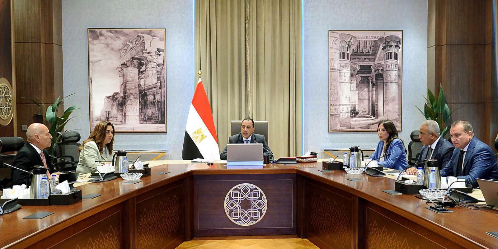 «تخضير القاهرة» ينطلق من الدائري.. مدبولي يوجه بتحويل الأراضي الحكومية الفضاء إلى حدائق ومسطحات خضراء
