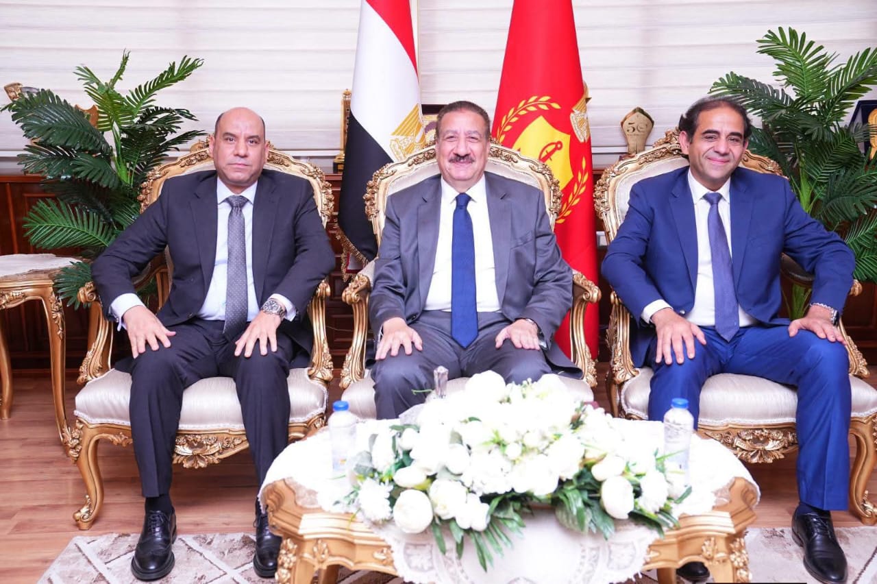 وزير العمل ومحافظ بورسعيد يبحثان ملفات التشغيل والتدريب ويتابعان مواقع الإنتاج ميدانيًا   