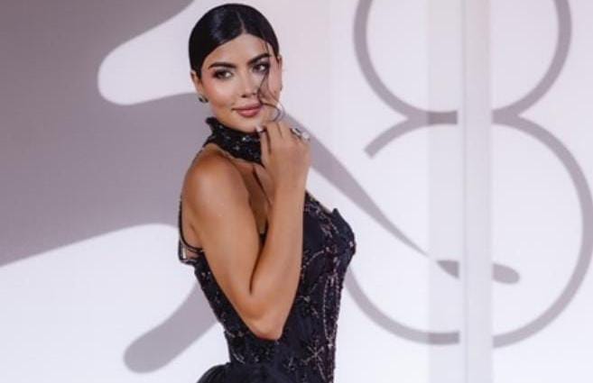 بالأسود.. كارولين عزمي تخطف الأنظار بإطلالتها في مهرجان فينيسيا السينمائي