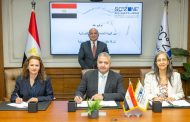 باستثمارات تتجاوز مليار جنيه.. «اقتصادية قناة السويس» توقع عقد إنشاء ساحة رقمية للشاحنات بميناء السخنة