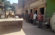 محافظ أسيوط يوجّه برفع كفاءة الطرق المؤدية للمدارس.. حملات تمهيد وتسوية استعدادًا للعام الدراسي الجديد