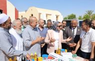 قافلة الخير تنطلق من الوادي الجديد.. 1.15 مليون جنيه و1150 كرتونة للأسر الأولى بالرعاية