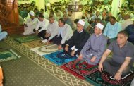 محافظ سوهاج يستمع لمطالب المواطنين عقب صلاة الجمعة.. توجيهات بسرعة الاستجابة
