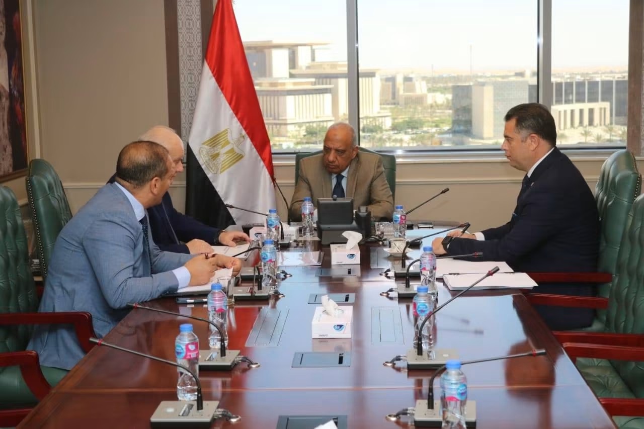 وزير الكهرباء يتابع استعدادات 