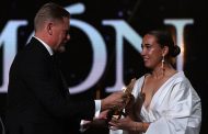 كاتا كول تكتب اسمها في سجل ياشين وتتوج بجائزة أفضل حارسة مرمى