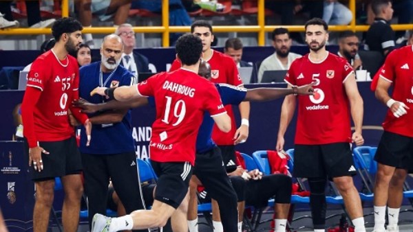 رجال يد الأهلي يقلبون الطاولة على بترو أتلتيكو ويحجزون بطاقة نصف نهائي إفريقيا