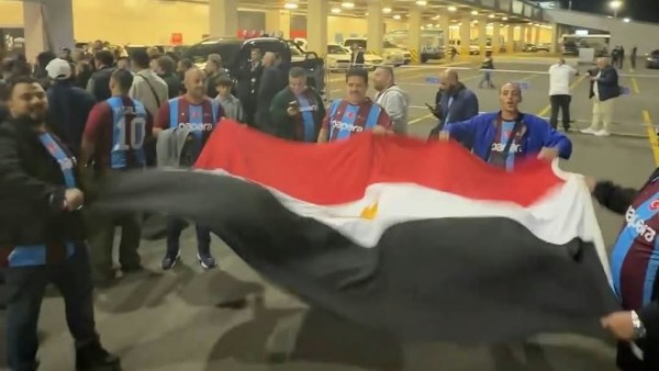 رفع علم مصر في طرابزون التركية قبل مواجهة طرابزون سبور وبشكتاش
