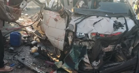 مصرع وإصابة 30 شخصًا إثر وقوع حادث تصادم سيارتين 