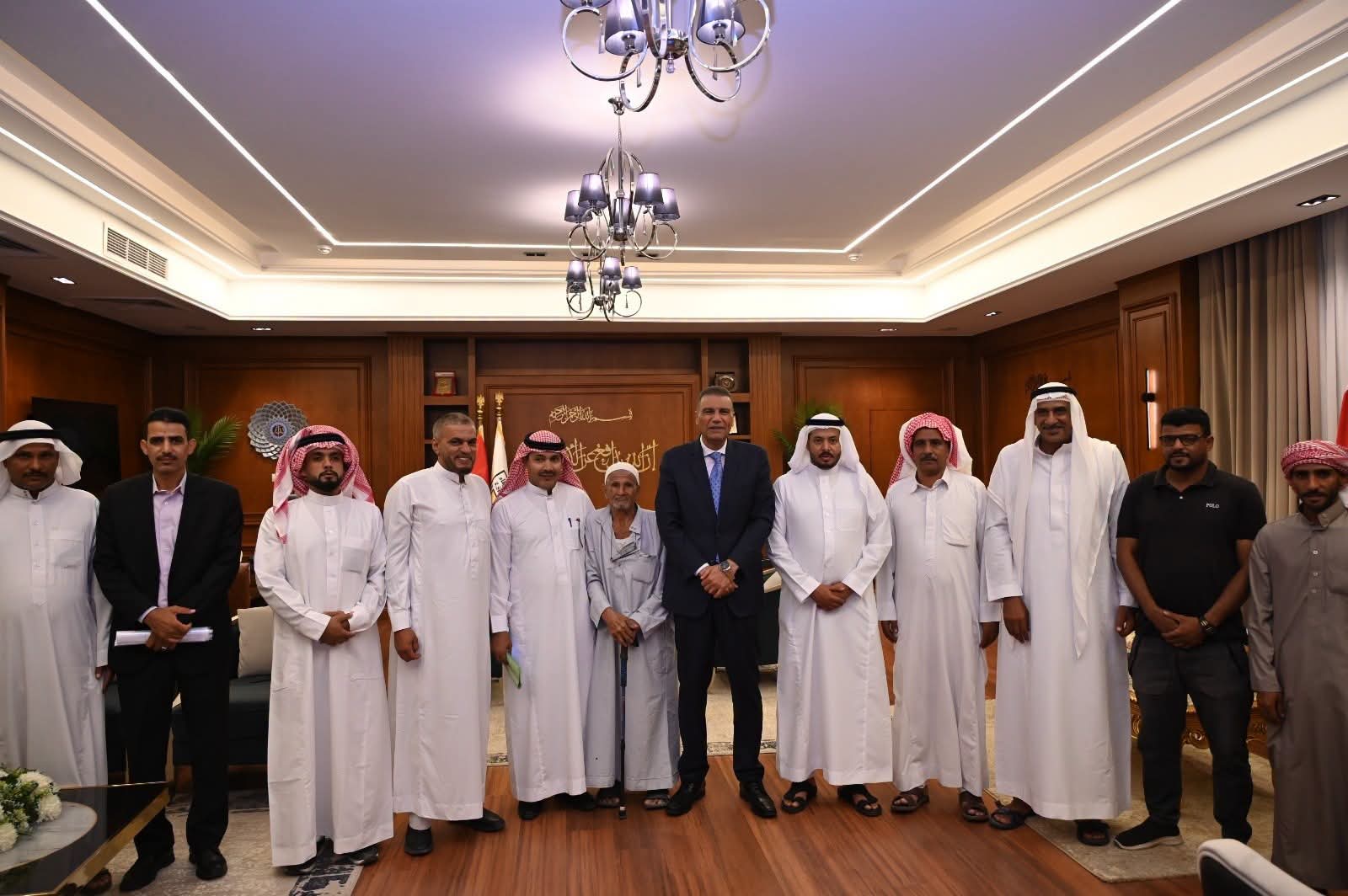محافظ جنوب سيناء يبحث مع النواب ومشايخ وعواقل المحافظة احتياجات المواطنين