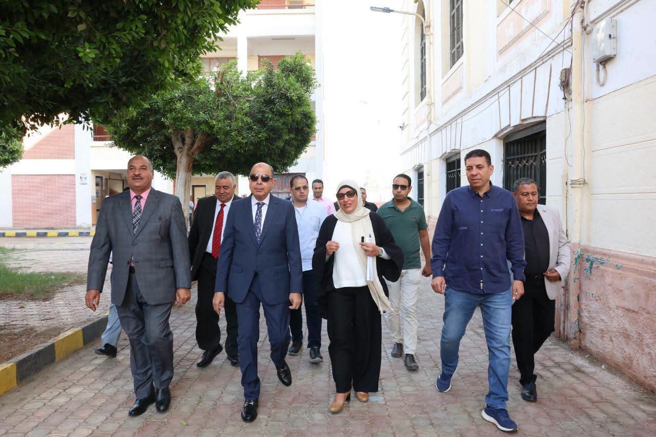 محافظ المنيا يفتتح مركز التنمية المهنية بمدرسة «أبو شناف» لخدمة 125 ألف معلم وطالب