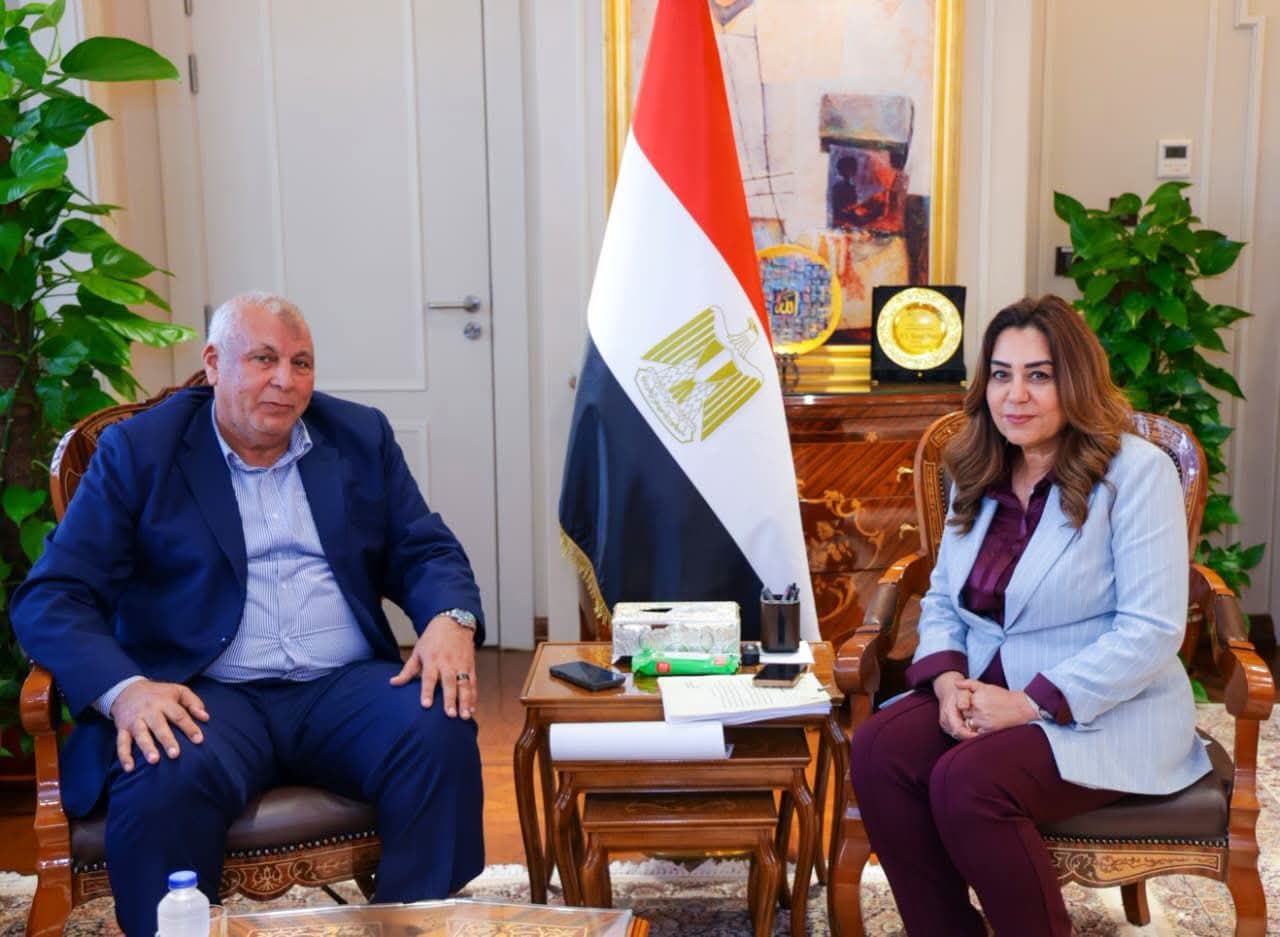 وزيرة التنمية تتابع المشروعات الاستثمارية وتطوير منظومة النظافة بمطروح