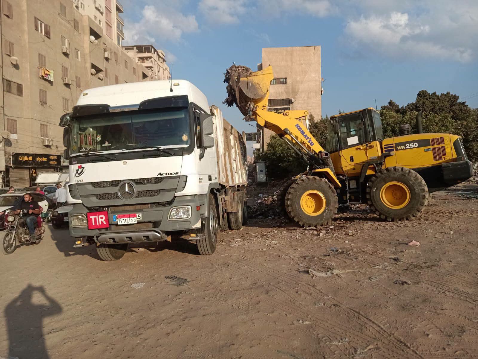 ​«محافظة الدقهلية» ترفع 500 طن من مخلفات الهدم والبناء بحي غرب المنصورة وبلقاس