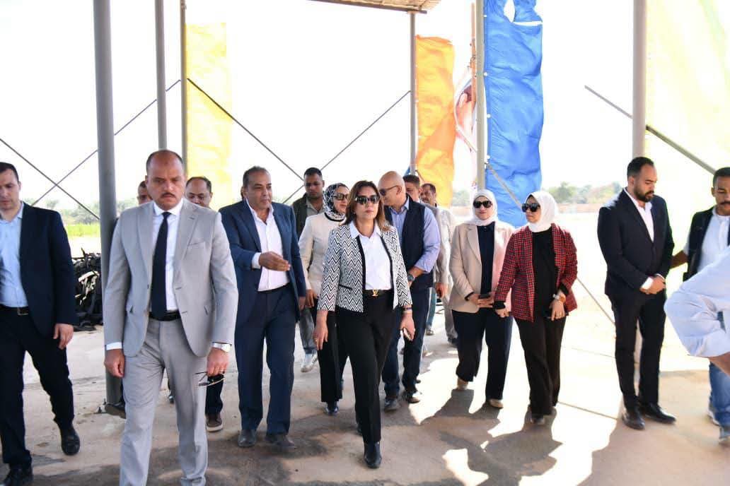 لإنتاج الفحم الحيوي والأسمدة العضوية وزيرة التنمية تتفقد مصنع تدوير المخلفات الزراعية