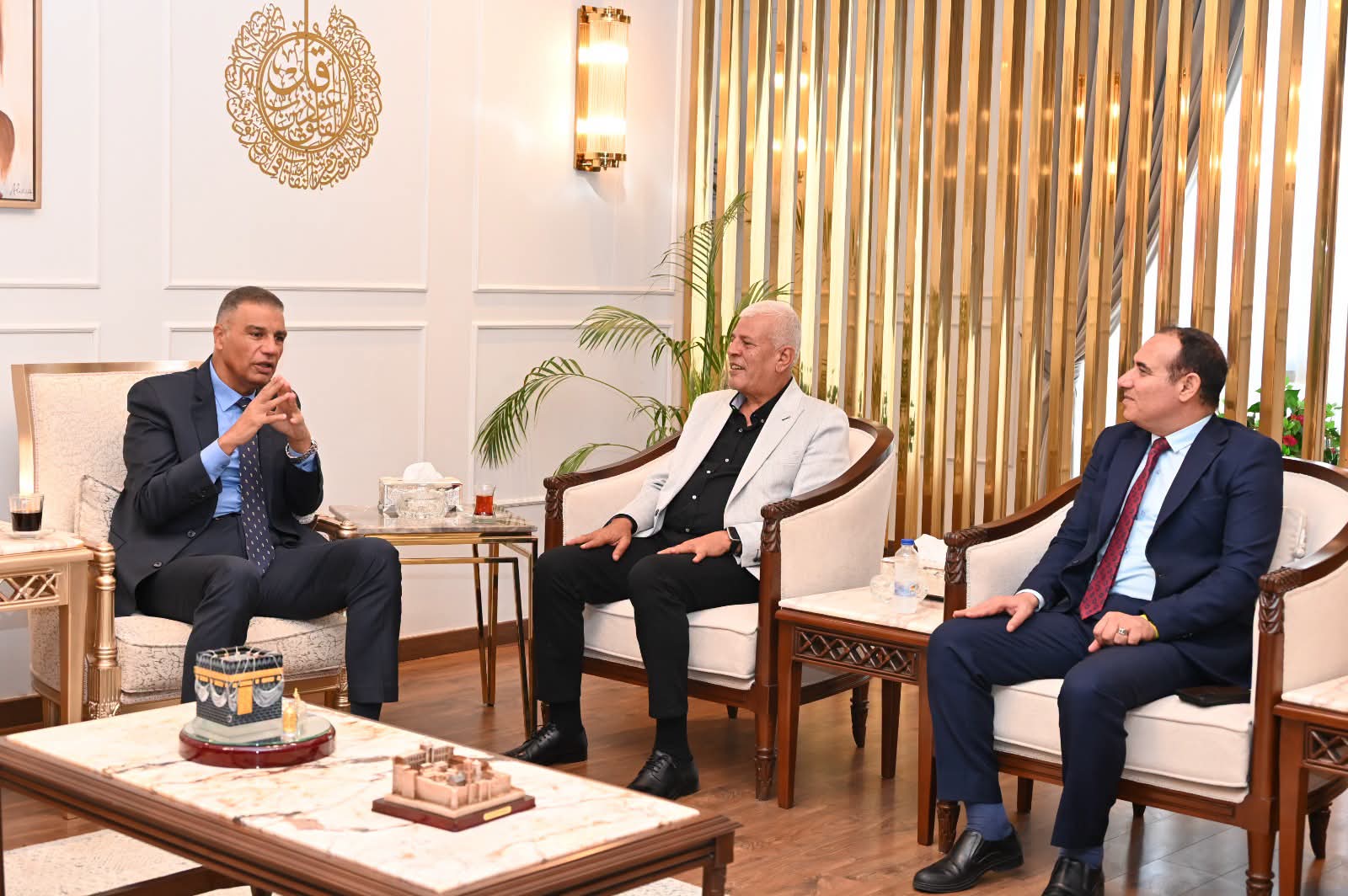 محافظ جنوب سيناء يستعرض مع وفد 