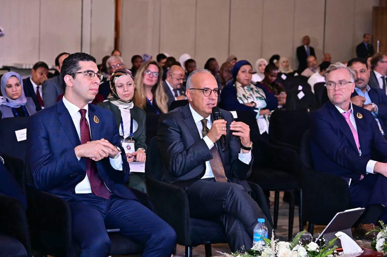 وزير الري يبحث مع نظيرته البريطانية سبل تعزيز التعاون في مجال الأمن المائي