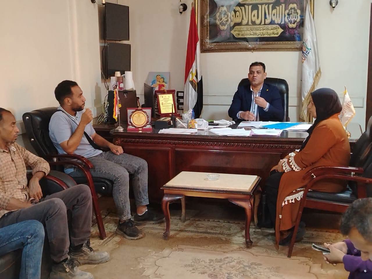 رئيس مدينة أرمنت يُكثّف جولاته الميدانية المسائية لمتابعة المشروعات الخدمية وحل مشكلات المواطنين