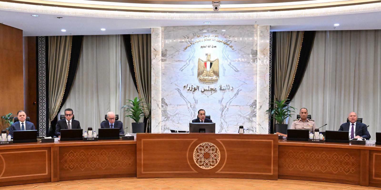 قرارات حكومية جديدة بشأن السوشيال ميديا والتدريب والعملات التذكارية وتطوير الطريق الدائري
