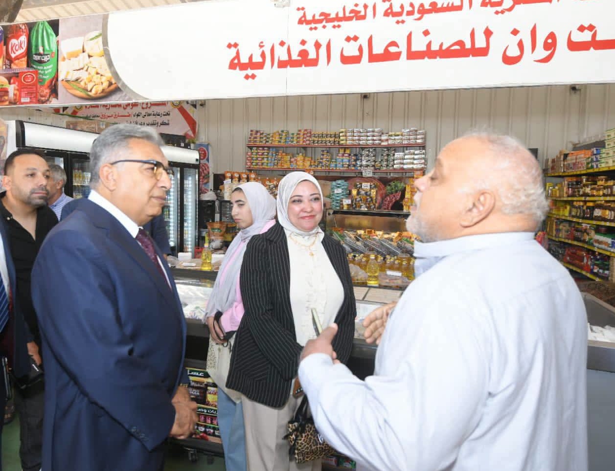 محافظ الدقهلية في جولة تفقدية بالسوق الحضاري بميت غمر
