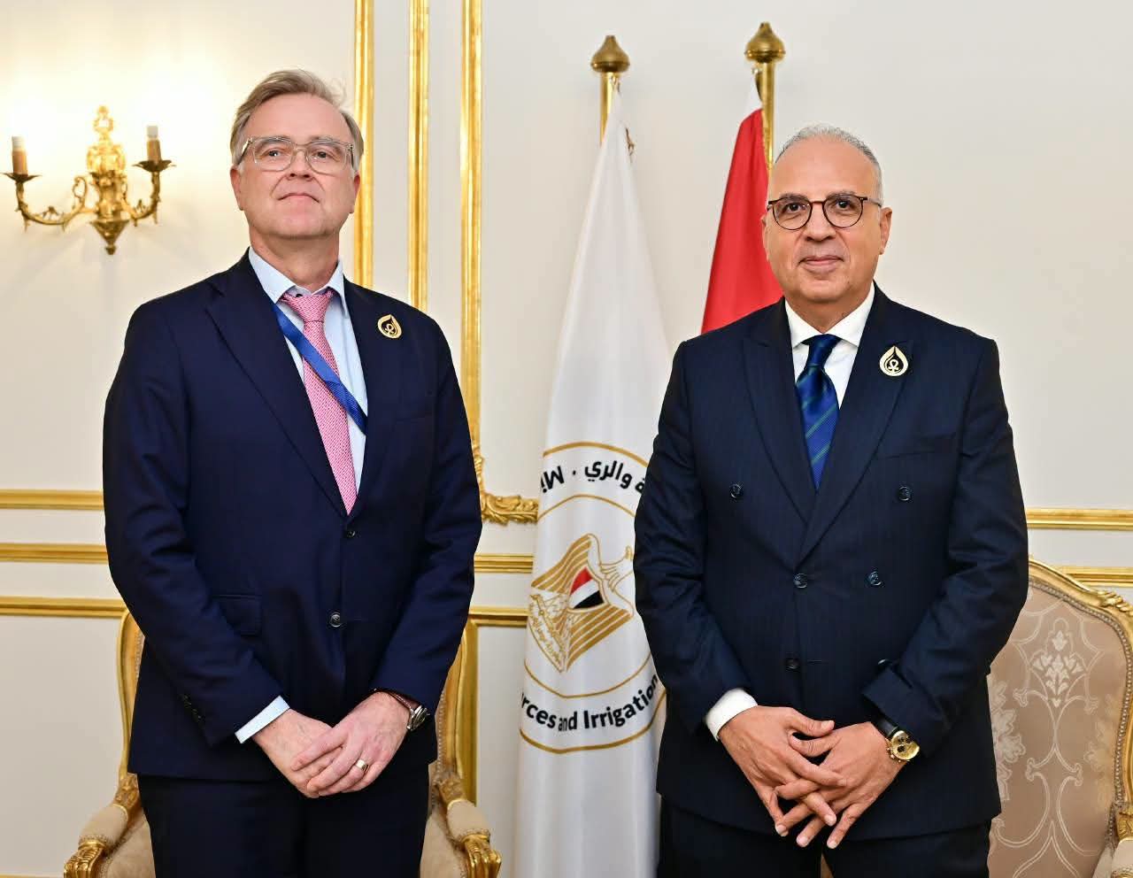 وزير الري يبحث مع نظيره الفلندي سبل تعزيز التعاون في مجال المياه