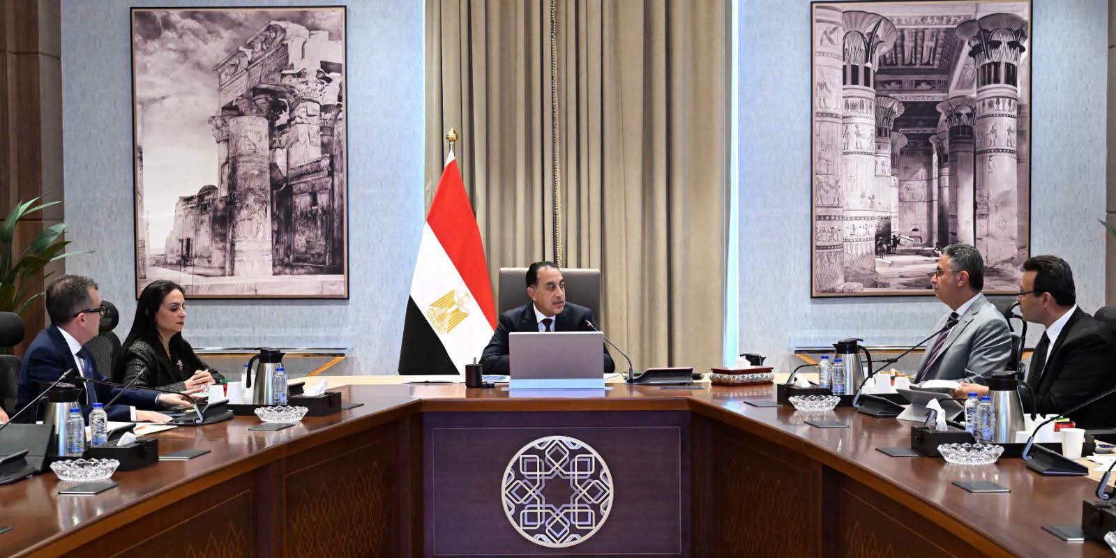 رئيس الوزراء يتابع استعدادات جلسة حماية المواطنين وضبط الأسواق