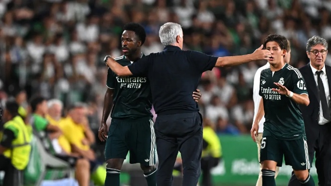 مورينيو أمام قرار صعب في ريال مدريد.. فينيسيوس مهدد والبديل يطرق باب التشكيل