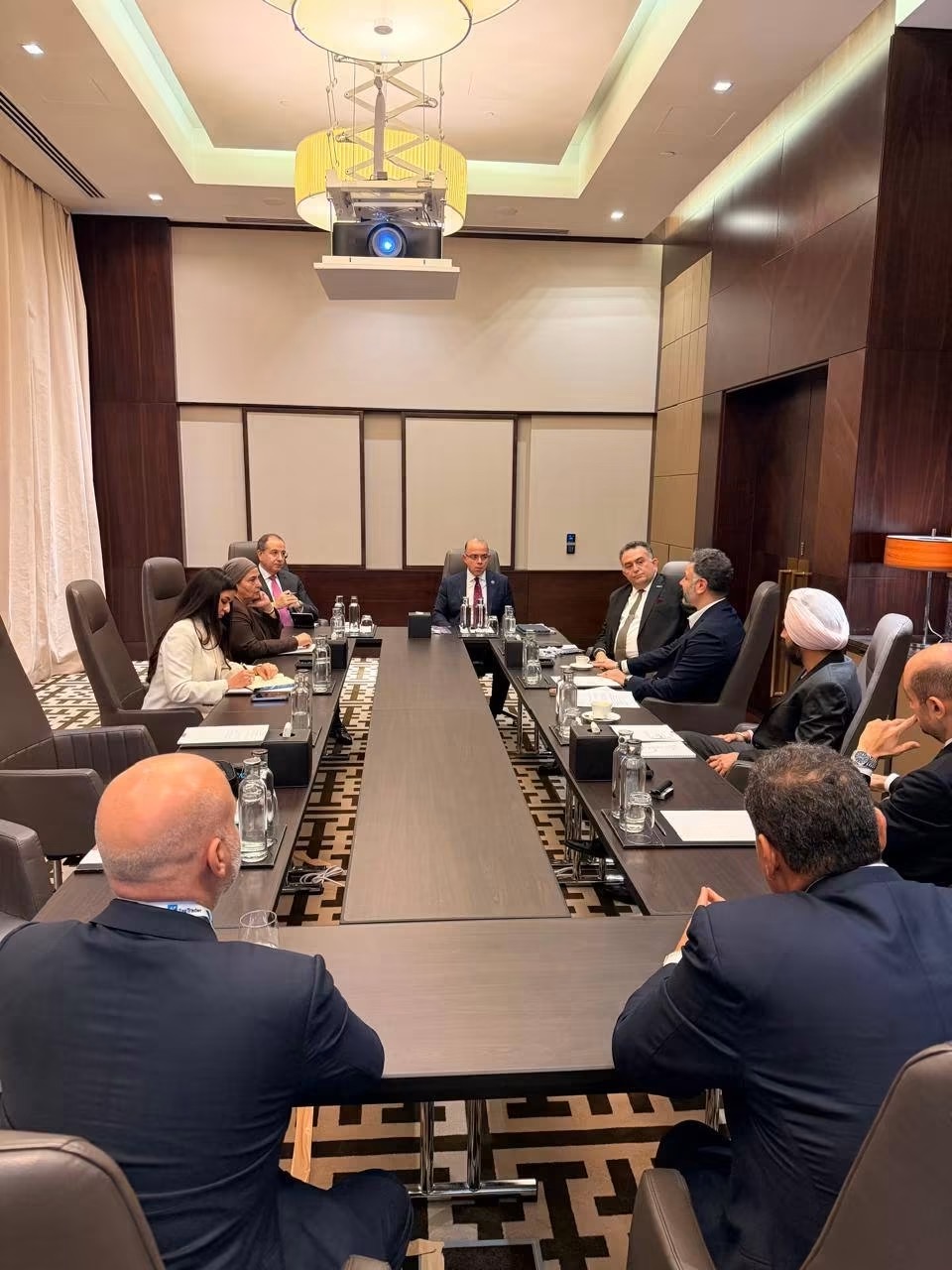 وزير الاستثمار يبحث توسعات الشركات الإماراتية في مصر.. فرص جديدة لتعزيز الشراكة الاقتصادية