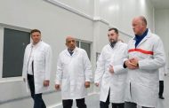 وزير الكهرباء يتفقد مصنع 